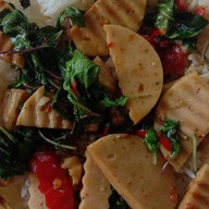 ผัดกระเพราอิ่มอร่อย🥂หอยทอด🍓หมูกรอบ🥃