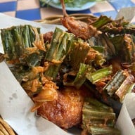 ร้านป้าซิ้วส้มตำ-ยำปูเย็น แหลมฉบัง