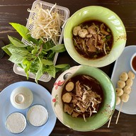 ก๋วยเตี๋ยวเรือยกพลขึ้นบก ลาดกระบัง