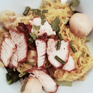 เกี้ยวน้ำก่วยเตี๋ยวยอดรัก(ป๊อกๆ)หมูแดงเตาถ่าน อนุเสาวรีย์ชัยฯ(ขายมาแล้วกว่า30ปี)