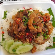 ตี๋หิด ติดกะเพรา ริมทาง
