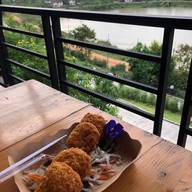 Sunshine Hotel & Cafe