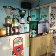 หน้าร้าน Lucy Street Coffee หาดวอนบางแสน