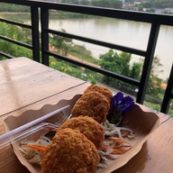 Sunshine Hotel & Cafe