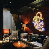 Mahaniyom Cocktail Bar - มหานิยมค็อกเทลบาร์