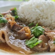 เมนูของร้าน ก๋วยจั๊บญวนสวนลุงหมี ตะเคียนเตี้ย