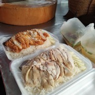 สมาร์ท ข้าวมันไก่ ไก่ทอด (หน้าโลตัสลมโชย หนองเเค)