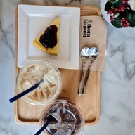 homlamoon cafe