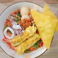 ก๊วยเตี๋ยวต้มยำเกี๊ยวกุ้ง ข้าวกะเพรา โกเด้นทาวน์ บางนาสวนหลวง -