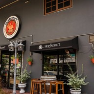 บรรยากาศ HopfAddict Pluak Daeng