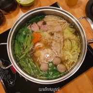 มาดามโฮ เฟอหม้อไฟ (หน้ามอศิลปากร)