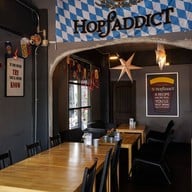 บรรยากาศ HopfAddict Pluak Daeng