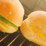 ขนมปังปิ้งป้าตุ้ม ม.พายัพ