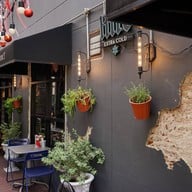 บรรยากาศ HopfAddict Pluak Daeng