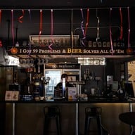 บรรยากาศ HopfAddict Pluak Daeng