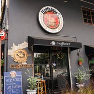 หน้าร้าน HopfAddict Pluak Daeng