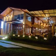 Lux Homestay น้ำหนาว