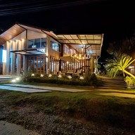 Lux Homestay น้ำหนาว