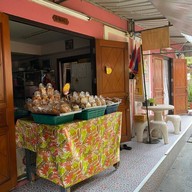 หน้าร้าน ขนมฝรั่งกุฎีจีน