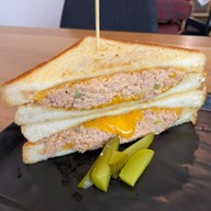 Breakfast Story Phrom Phong พร้อมพงษ์