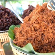 ข้าวเหนียวหมูห่อใบตองตลาดศรีเมือง