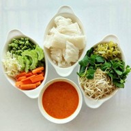 ครูหน่อยขนมจีนน้ำยากะทิสูตรโบราณ