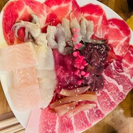 แชร์โลมา หมูกระทะ & คาเฟ่ ซ. พัทยา- นาเกลือ 29/1