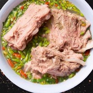 เล้งแซ่บ&อาหารตามสั่ง (ตั้มเล้งแซ่บเจ้าแรกชุมพร) ถ.กรมหลวง