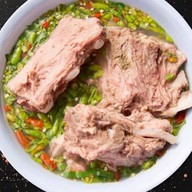 เล้งแซ่บ&อาหารตามสั่ง (ตั้มเล้งแซ่บเจ้าแรกชุมพร) ถ.กรมหลวง