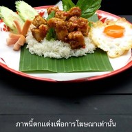 ตั๊ก กะเพราถาด ศูนย์ราชการ