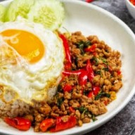 ขี้เมากะเพราถาด