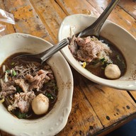 ร้านก๊ะเตี๋ยวเรือ อยุธยา 19 บาท by ร้อยกลิ่นรัก ท่ามะกา