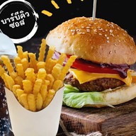 MISTER P Sweets n Grill แฮมเบอร์เกอร์ เฟรนซ์ฟราย ไอติมทอด บาร์บีคิวหมู-ไก่ วงศ์สว่าง ซอย 11