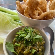 เมนูของร้าน ข้าวซอยกลอยใจ แม่กำปอง