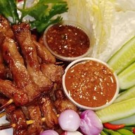 หมูปลาร้า 🐷อ้อมใหญ่ ส้มตำ ยำ แซ่บ 🌶🥒 อ้อมใหญ่