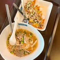 เมนูของร้าน ก๋วยเตี๋ยวตรอกโรงหมู Terminal 21 (Pier 21)