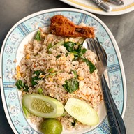 ข้าวผัดคุณลี้