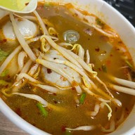 เฮียปิงก๋วยเตี๋ยวต้มยำพริกเผาไข่ยางมะตูม สี่แยกบ้านแขก