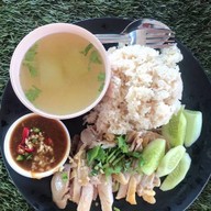 ก๋วยเตี๋ยวไก่ตุ๋นอาหารตามสั่งป้ามะลิ