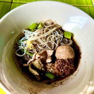 ร้านก๋วยเตี๋ยวเรือนายพลคุณหญิง ซอยวัดลาดปลาดุก