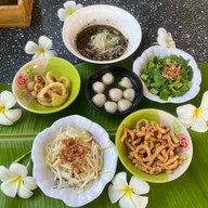 ก๋วยเตี๋ยวเรืออยุธยา ป้าสังวาล บางบัวทอง บางบัวทอง