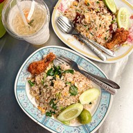 เมนูของร้าน ข้าวผัดคุณลี้
