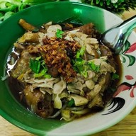 ก๋วยเตี๋ยวไก่มาละ แจ่วฮ้อนอ้อนเธอ จรัญ77
