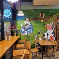 บรรยากาศ จานอร่อย by โกดังนมสด บางขุนเทียน