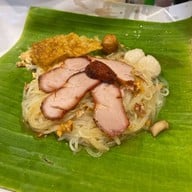 เจ๊กุ่ยก๋วยเตี๋ยวห่อใบตอง … พี่ขม วงเวียน ท้ายบ้าน