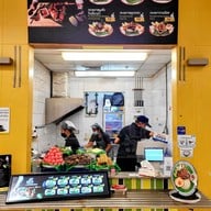 หน้าร้าน ตั๊ก กะเพราถาด ศูนย์ราชการ