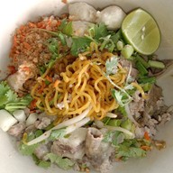 ร้านต้นกับแต อาหารป่า ก๋วยเตี๋ยว ตามสั่ง