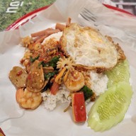 เมนูของร้าน ตั๊ก กะเพราถาด ศูนย์ราชการ