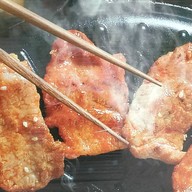 โยชิ หมูปิ้ง THE GHOST