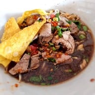 เมนูของร้าน ก๋วยเตี๋ยวสามแยก